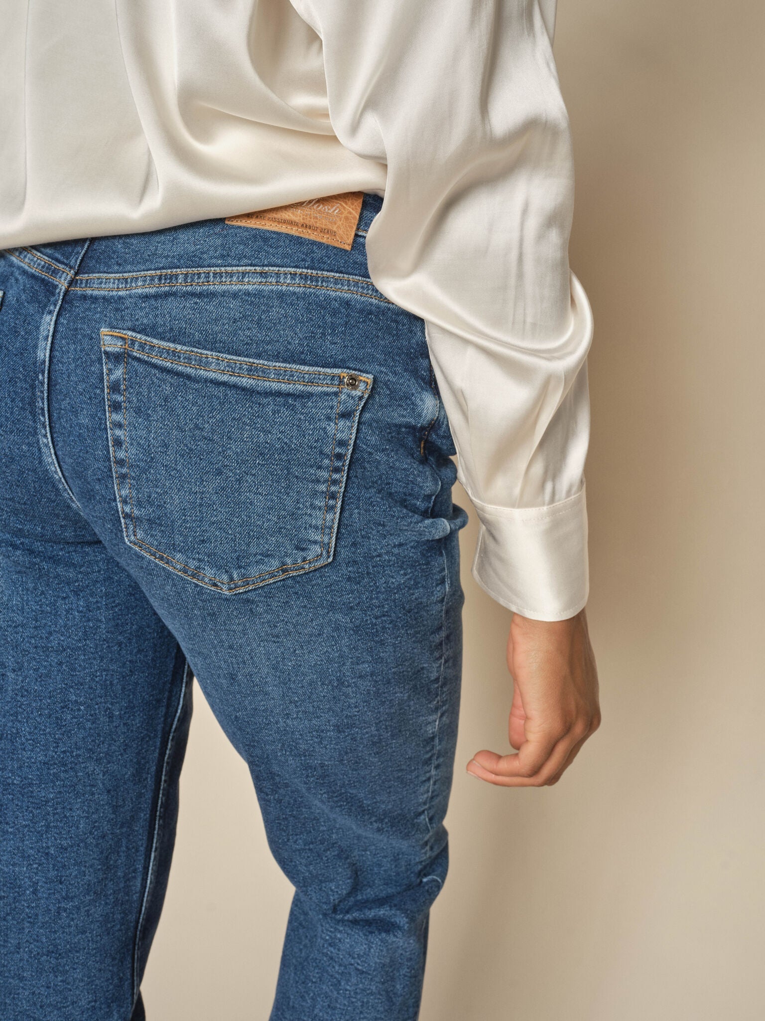 Modelshot / Dark Blue / Detail